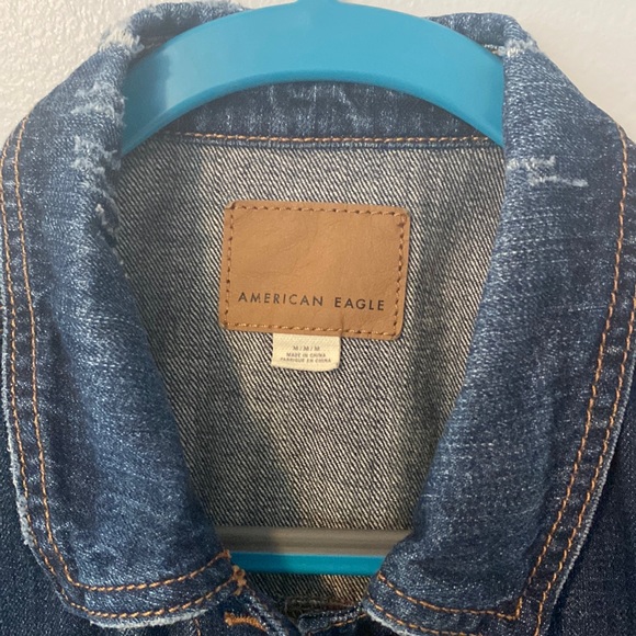 American Eagle Medium Women’s distressed jean jacket - Picture 2 of 8